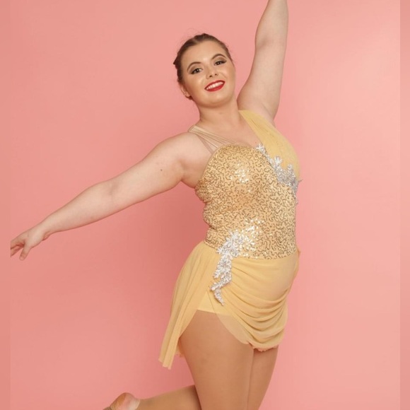 Tan dance costume - Picture 1 of 2